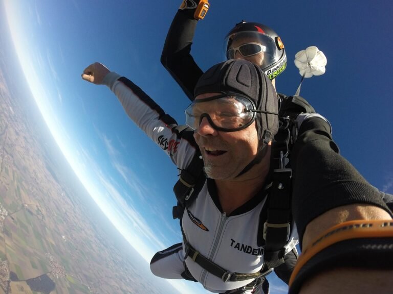 parachute-1702688_1280